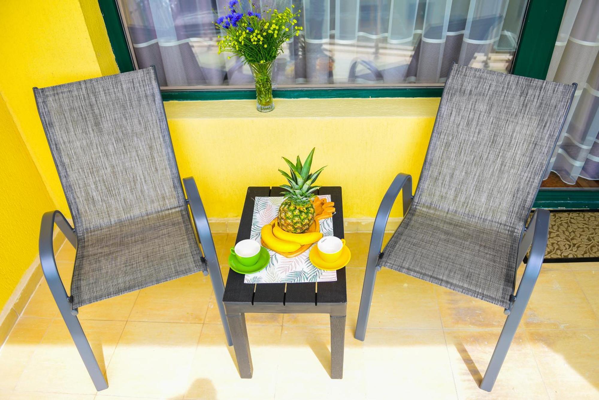 Charming Sunny Apartment+Swimming Pool 圣君士坦丁和海伦那 外观 照片