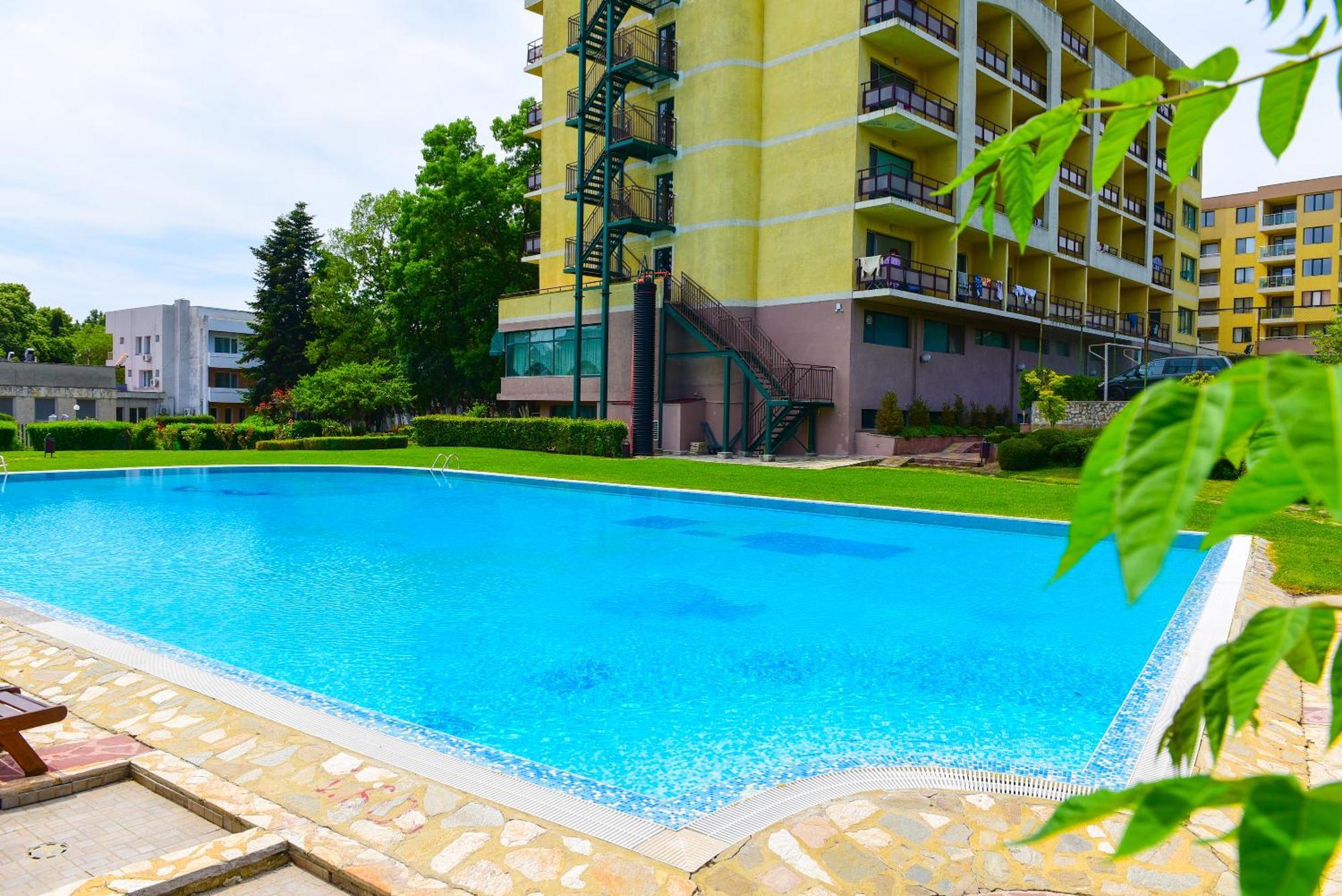 Charming Sunny Apartment+Swimming Pool 圣君士坦丁和海伦那 外观 照片