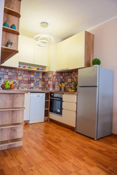 Charming Sunny Apartment+Swimming Pool 圣君士坦丁和海伦那 外观 照片