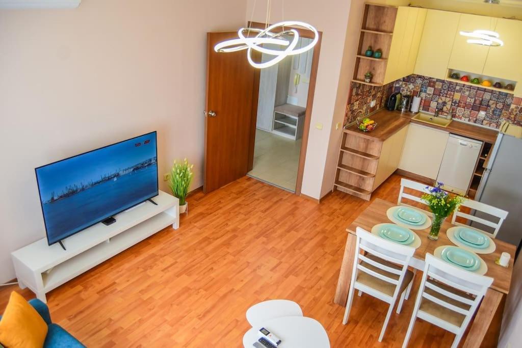 Charming Sunny Apartment+Swimming Pool 圣君士坦丁和海伦那 外观 照片