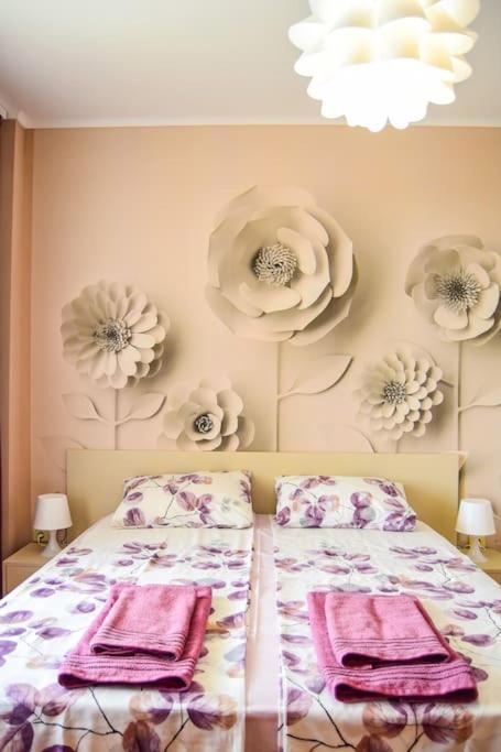 Charming Sunny Apartment+Swimming Pool 圣君士坦丁和海伦那 外观 照片